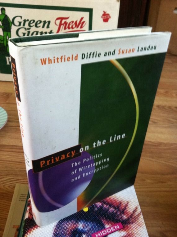 Privacy on the Line: The Politics of Wiretapping and Encryption, Diffie, Whitfield; Landau, Susan Privacy on the Line: The Politics of Wiretapping and Encryption, Diffie, Whitfield; Landau, Susan