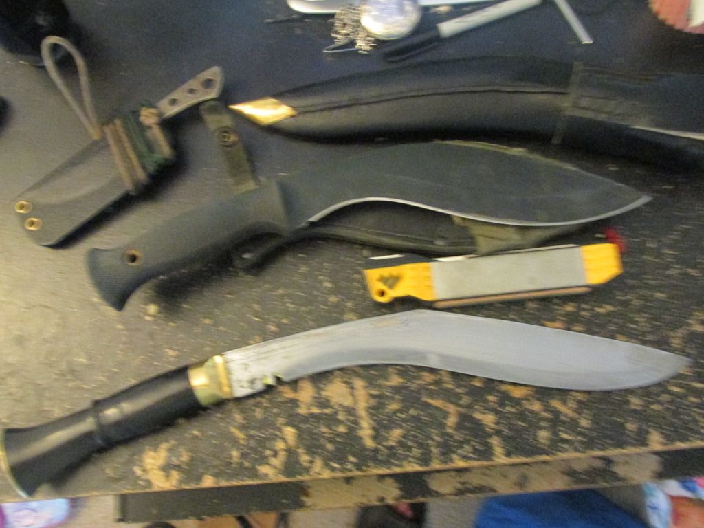 The common question of small axe/hatches vs Kukri Bushcraft USA Forums