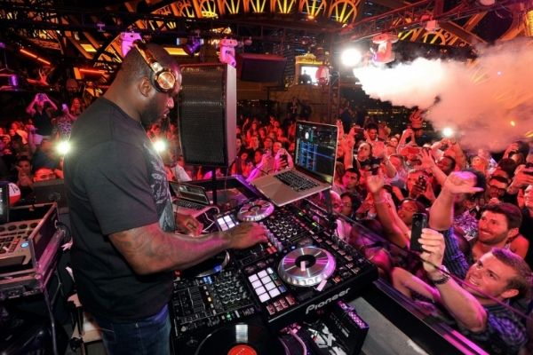 Basketball's Big Man Shaq Makes Vegas Debut as DJ Diesel