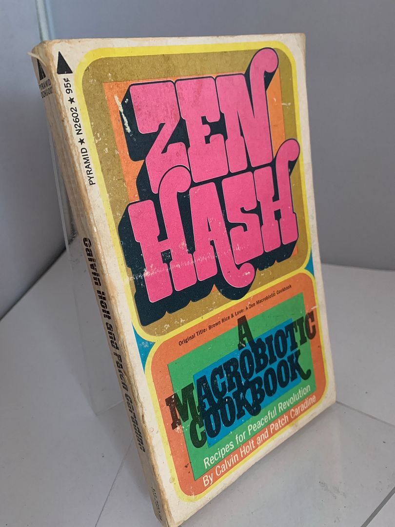 Zen Hash: A Macrobiotic Cookbook - Recipes for Peaceful Revolution, Calvin Holt; Patch Caradine Zen Hash: A Macrobiotic Cookbook - Recipes for Peaceful Revolution, Calvin Holt; Patch Caradine