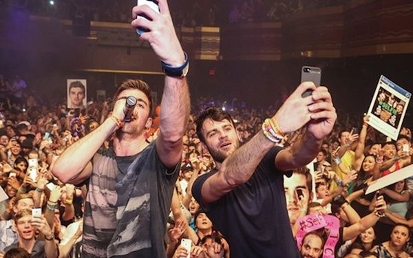 Wembley Arena and 02 Arena Ban Selfie Sticks