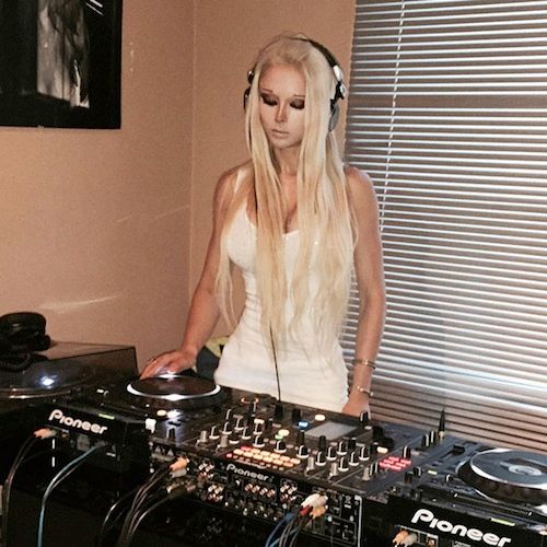  photo rs_600x600-150909131727-600.Valeria-Lukyanova-Human-Barbie-DJ-RM-090915_zpsq5l0xnbg.jpg