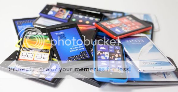  photo pile-of-smart-phones-014_zpsvlwce4mk.jpg