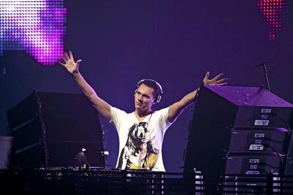  photo tiesto-in-concert-debuts-jan-1-2011-at-the-joint-inside-hard-rock-hotel-casino1_zpszm0q82ux.jpg