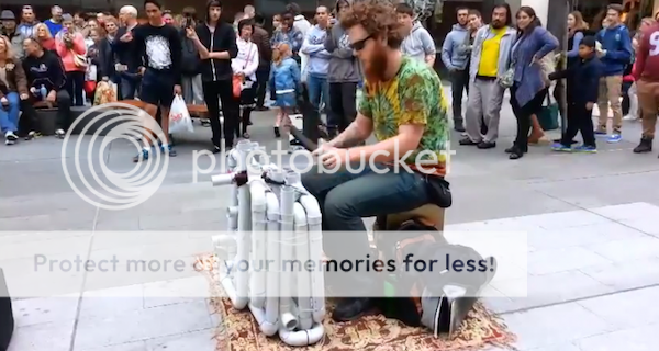 This Street Performer Will Blow Your Mind via his Incredible Live House/Techno/Pop Set With Only Pipes and Flip-Flops